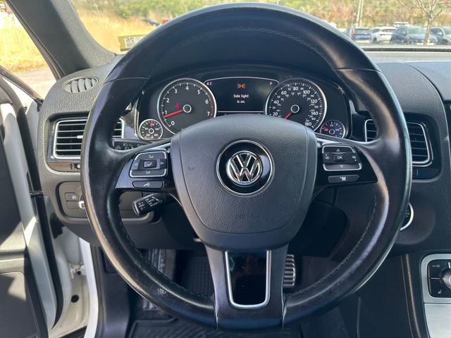 Used 2017 Volkswagen Touareg Wolfsburg Edition AWD/4WD image 13