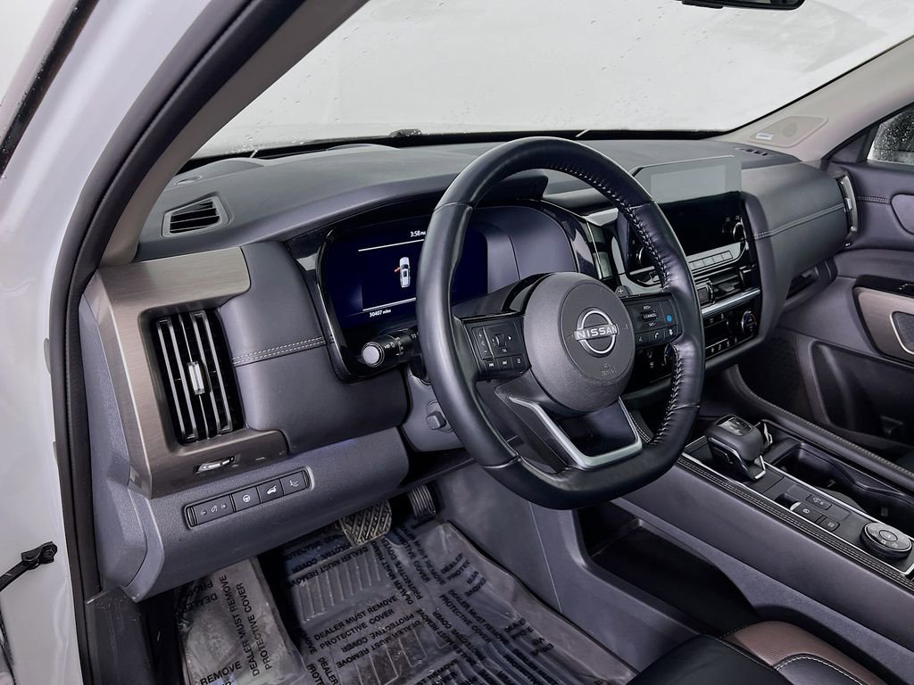 Used 2023 Nissan Pathfinder Platinum image 8