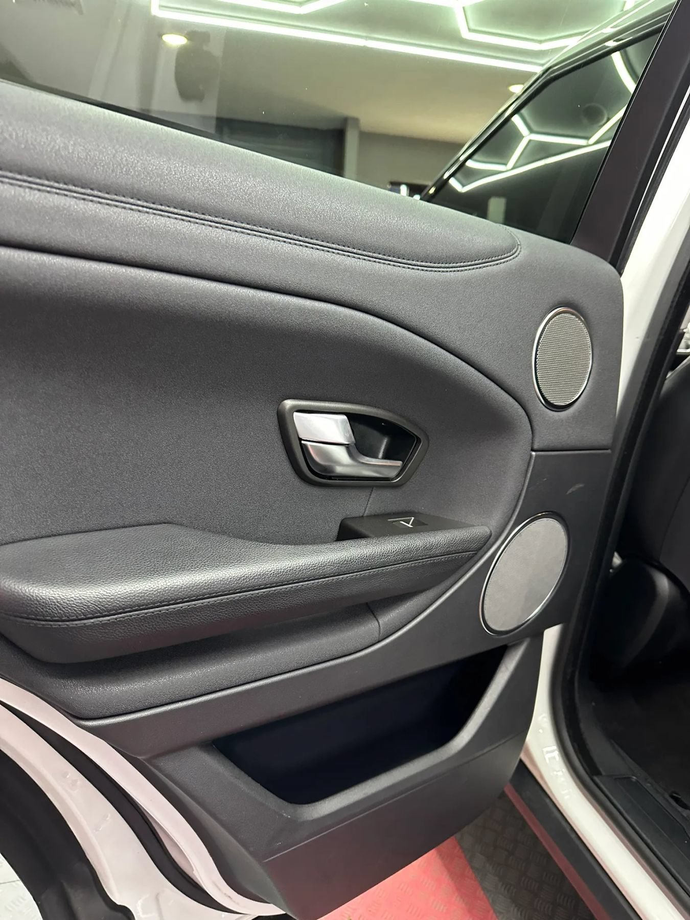 Used 2019 Land Rover Range Rover Evoque SE AWD/4WD image 25