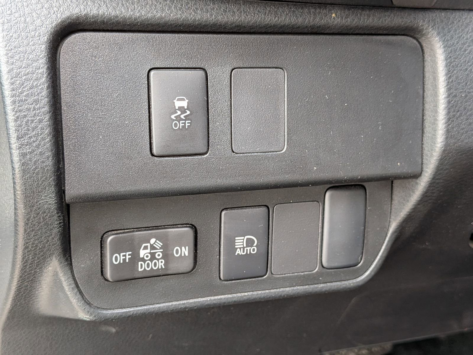 Used 2022 Toyota Tacoma SR5 w/ SR5 Appearance Package (SM) image 17