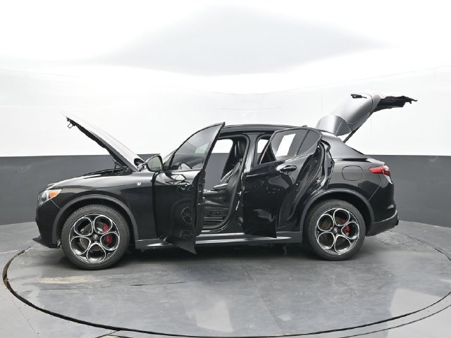 Used 2022 Alfa Romeo Stelvio Ti w/ Active Assist Plus Package AWD/4WD image 61