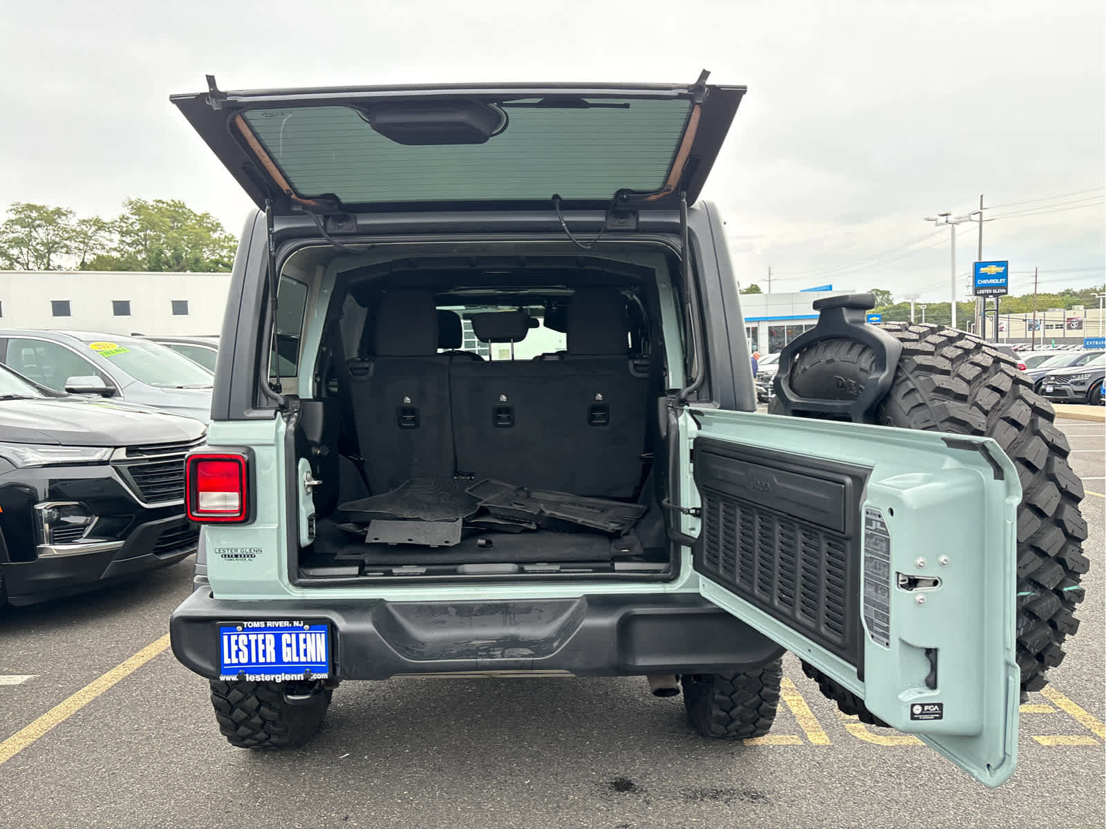 Used 2023 Jeep Wrangler Willys image 31
