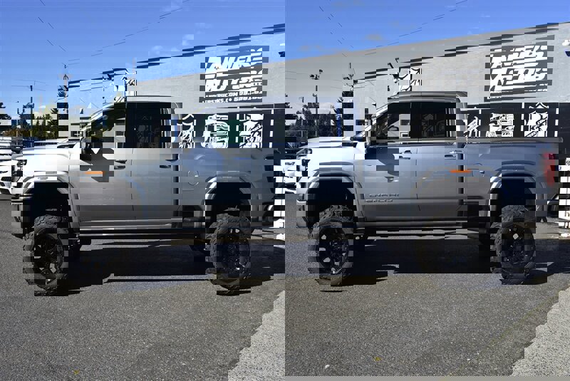 Used 2024 GMC Sierra 3500 Denali Ultimate image 4