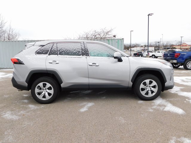 Used 2022 Toyota RAV4 LE image 2