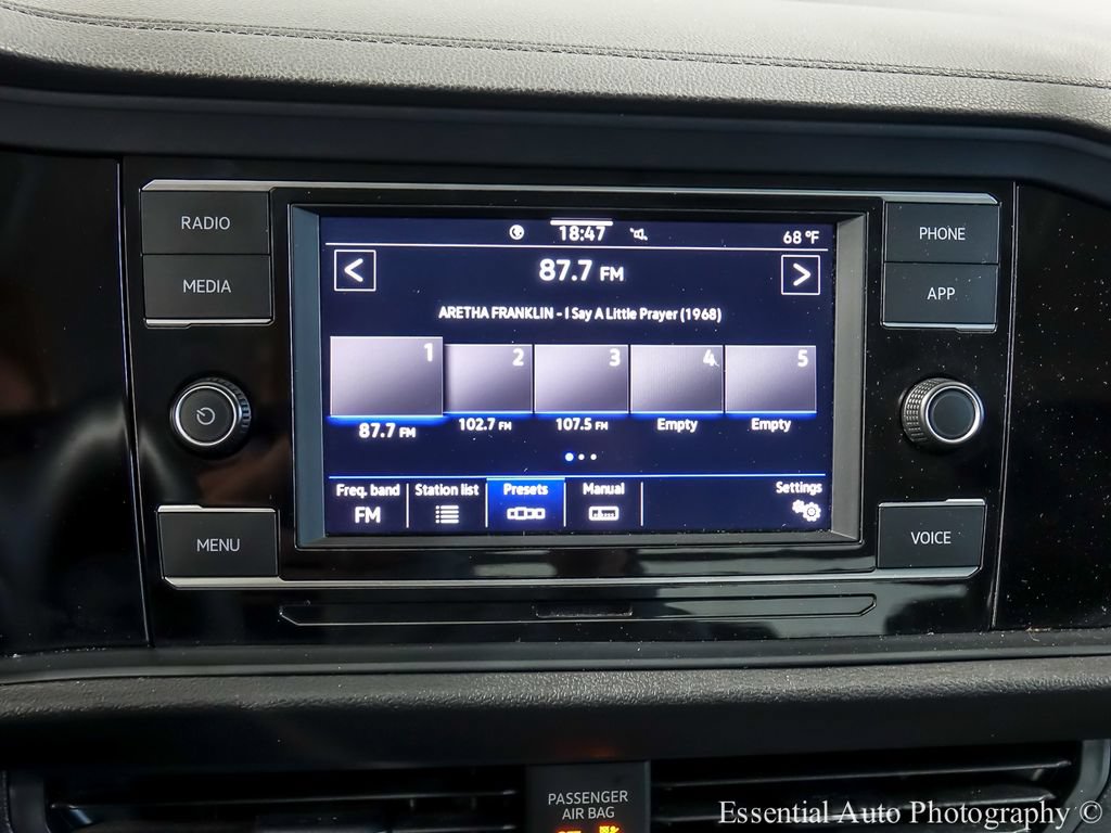 Used 2024 Volkswagen Jetta SE FWD image 15