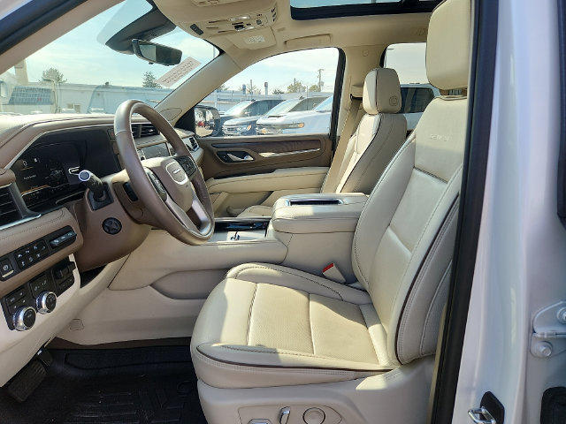 Used 2022 GMC Yukon Denali w/ Denali Premium Package AWD/4WD image 13