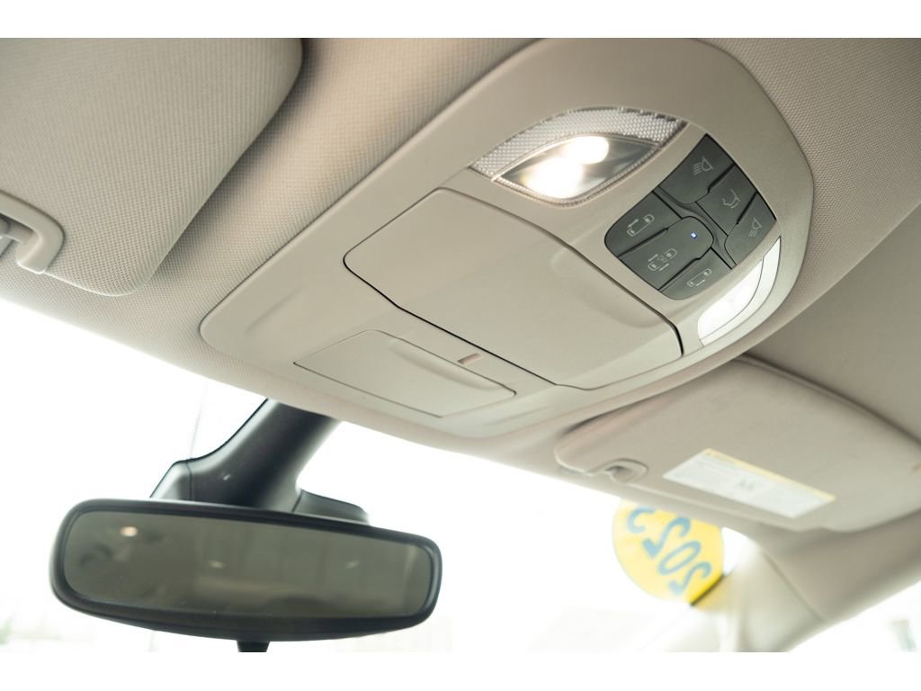 Used 2023 Chrysler Voyager LX image 31