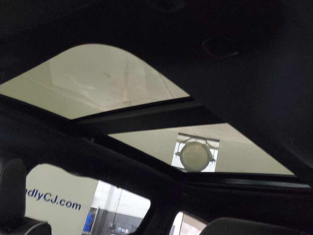 New 2027 Chrysler Pacifica Limited FWD image 10