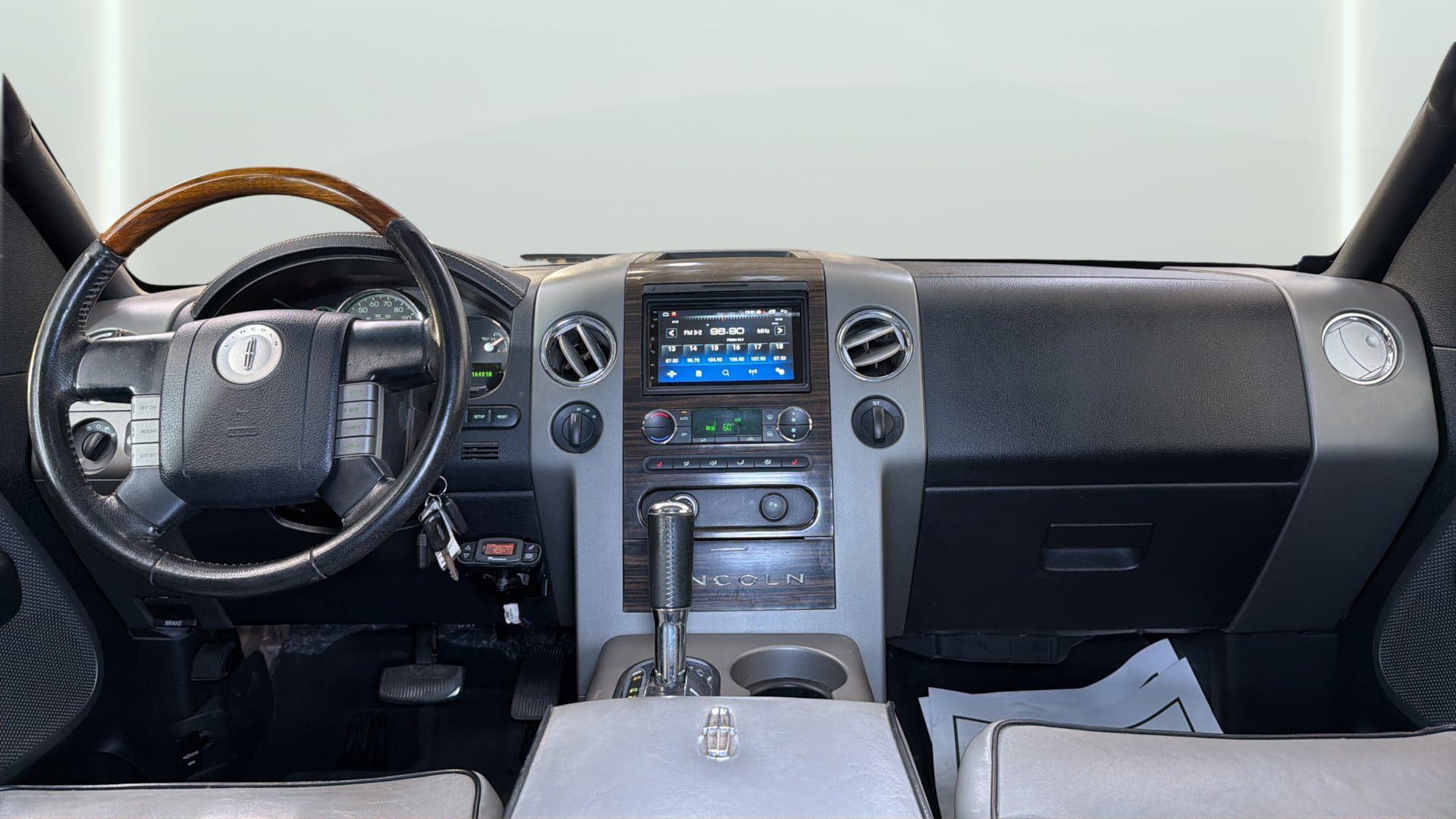 Used 2008 Lincoln Mark LT 4x4 image 14