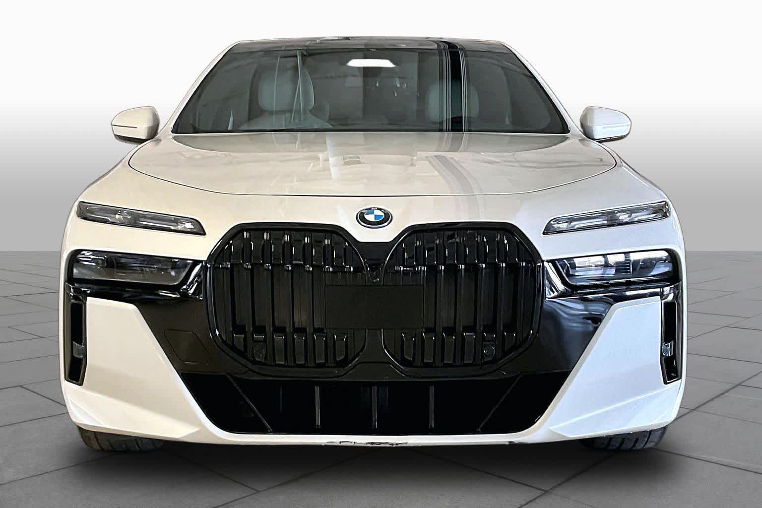Used 2024 BMW i7 eDrive50 w/ M Sport Package RWD image 3