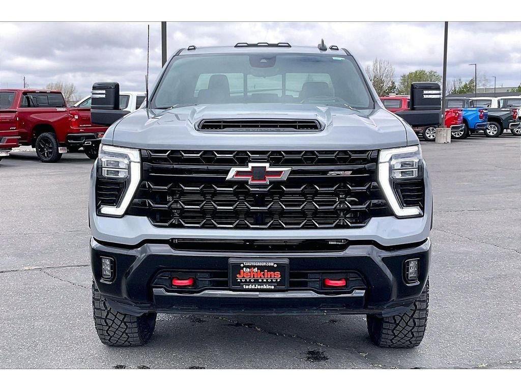 Used 2024 Chevrolet Silverado 2500 ZR2 w/ Technology Package AWD/4WD image 3