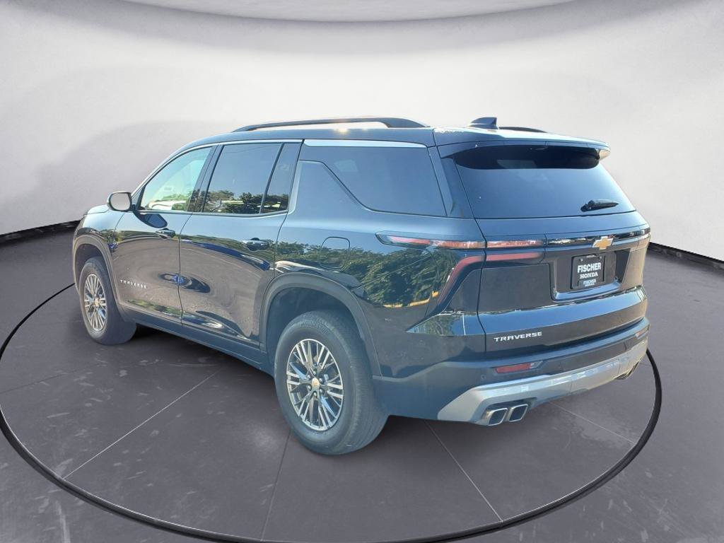 Used 2025 Chevrolet Traverse LT FWD image 4