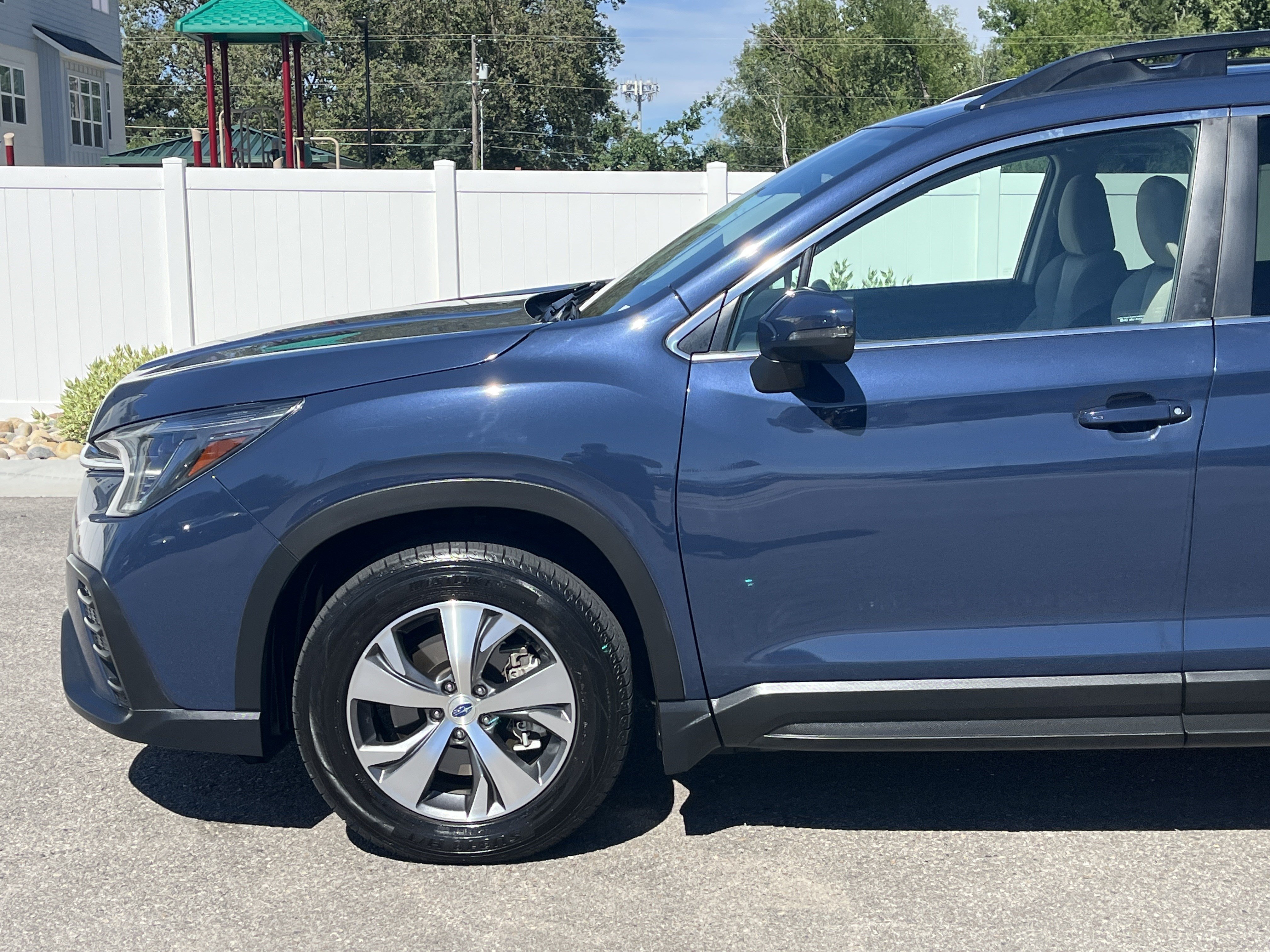 Certified 2023 Subaru Ascent Premium w/ Convenience Package AWD/4WD image 2
