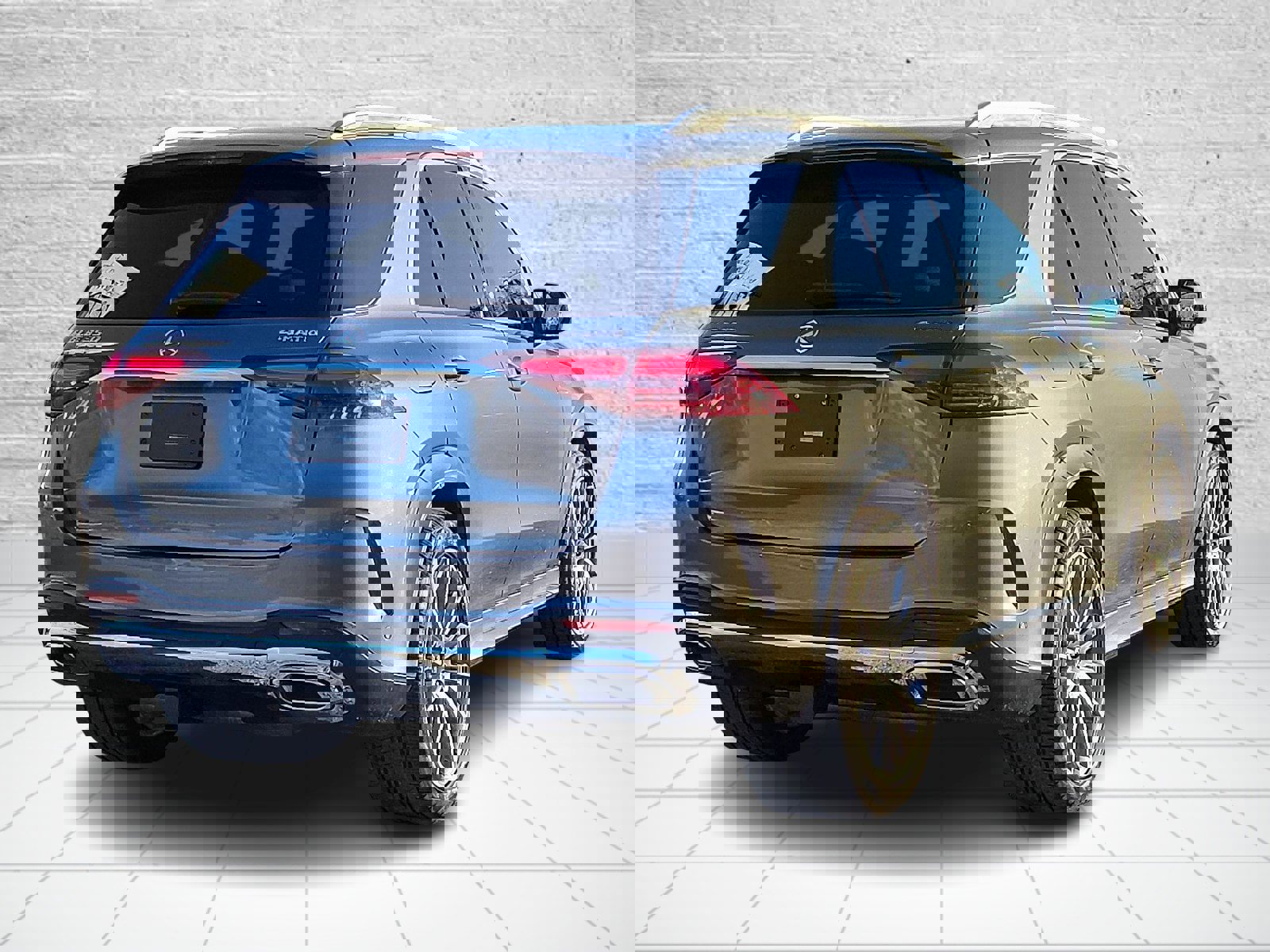 Used 2024 Mercedes-Benz GLE 350 4MATIC w/ AMG Line Exterior image 6