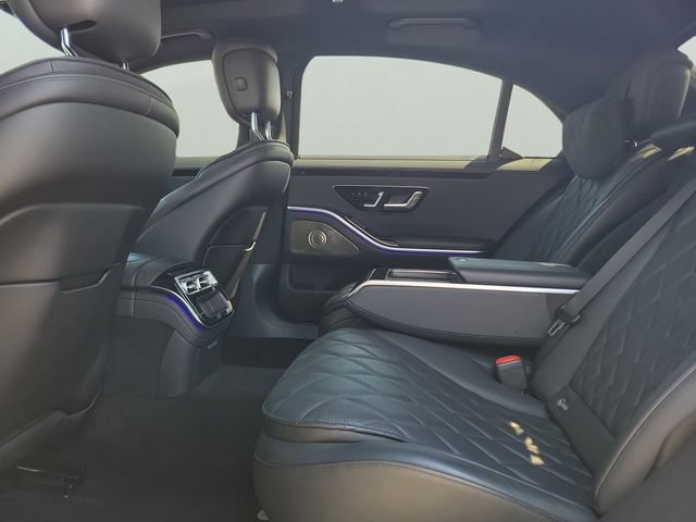 Used 2022 Mercedes-Benz S 580 4MATIC Sedan w/ AMG Line Package image 15
