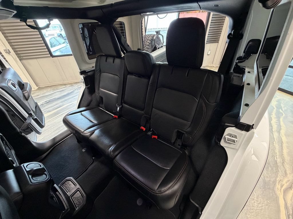 Used 2022 Jeep Wrangler Unlimited Rubicon w/ Trailer Tow Package AWD/4WD image 6