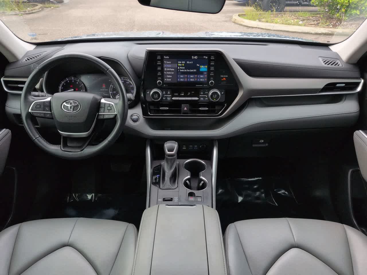 Used 2022 Toyota Highlander XLE FWD image 15