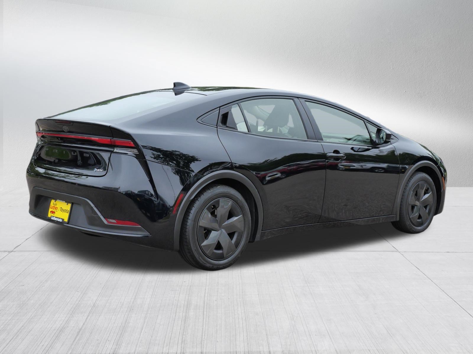 Certified 2025 Toyota Prius LE FWD image 8