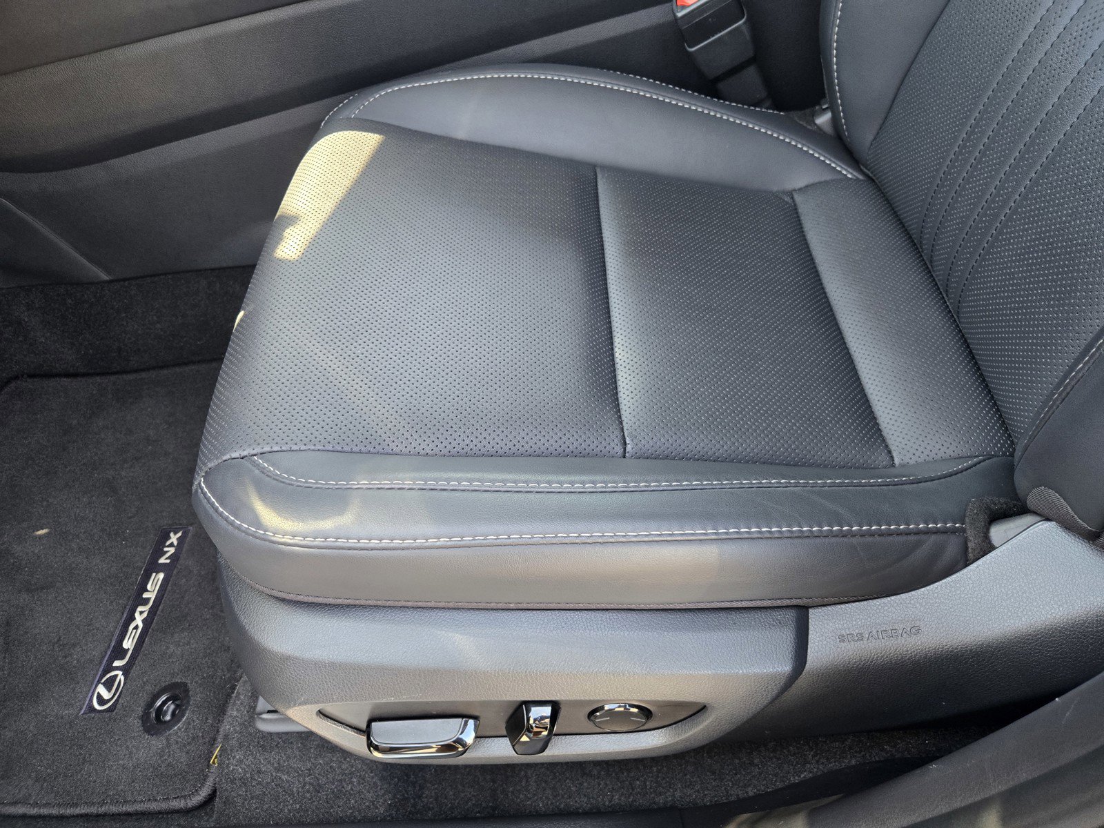 Used 2025 Lexus NX 350h AWD w/ Accessory Package (2T) image 17