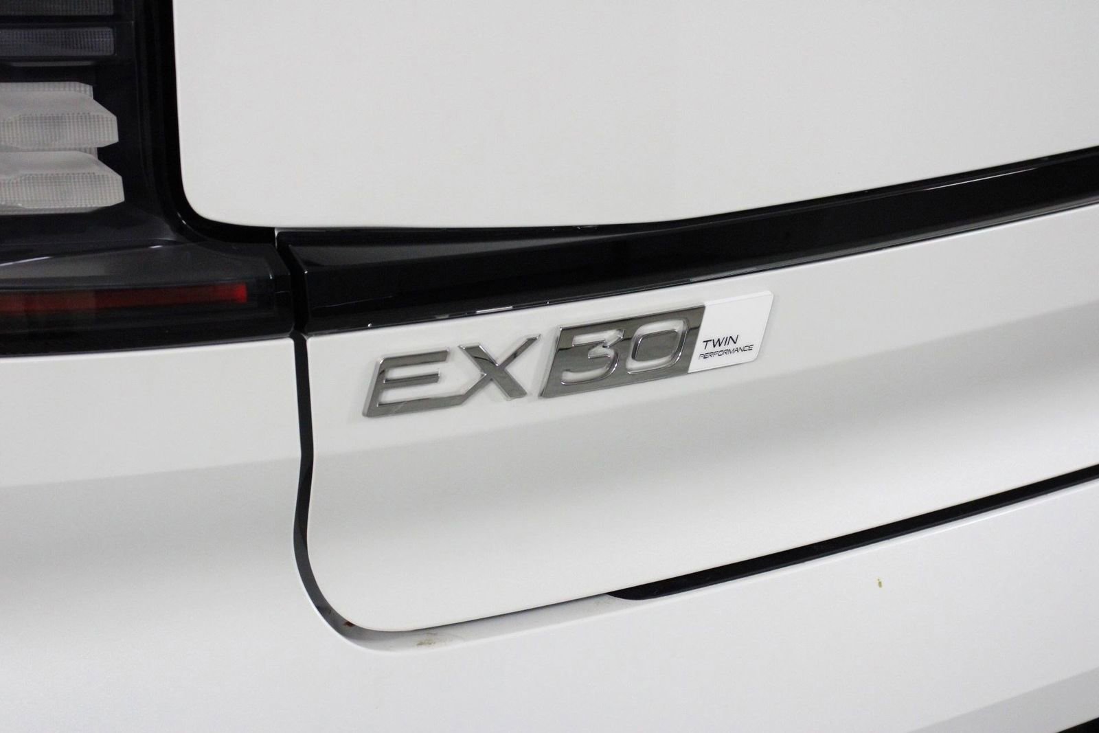 New 2025 Volvo EX30 Plus w/ Protection Package Premier AWD/4WD image 15