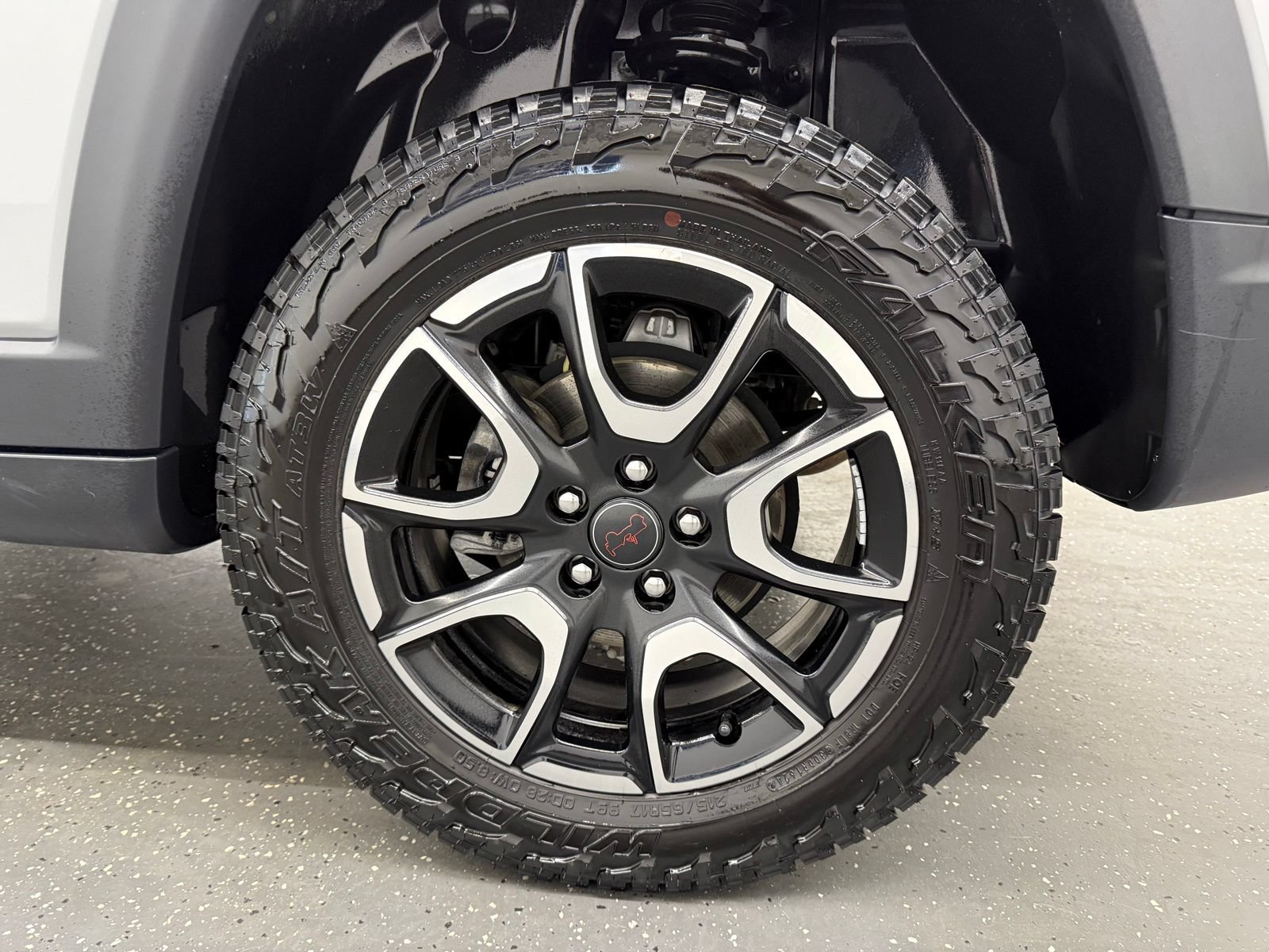 Used 2025 Jeep Compass Trailhawk AWD/4WD image 19