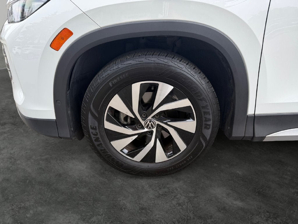 Used 2025 Volkswagen Tiguan S FWD image 4
