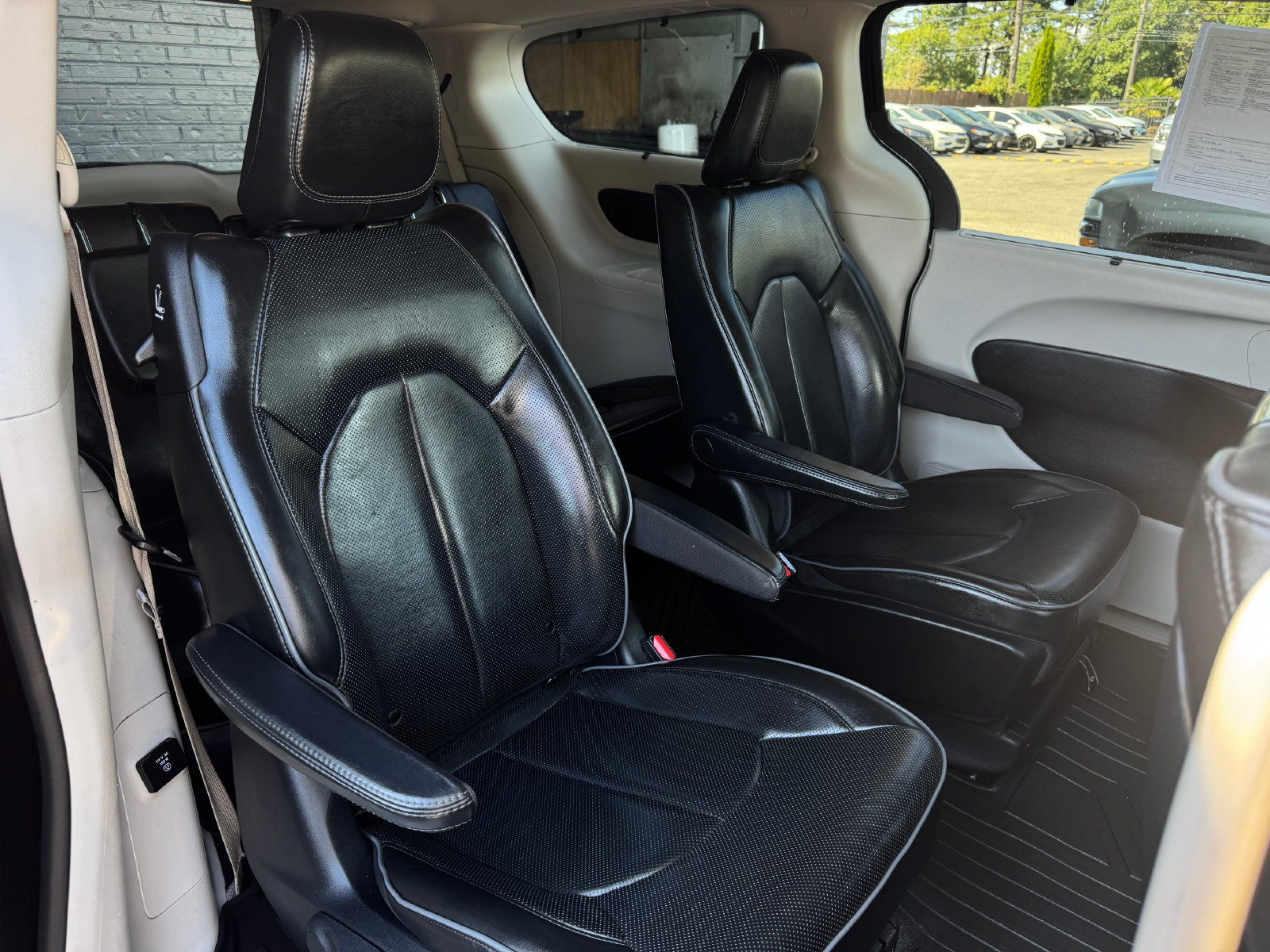 Used 2019 Chrysler Pacifica Limited w/ Advanced Safetytec Group FWD image 20