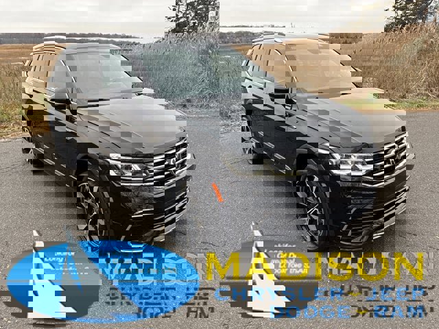 Used 2022 Volkswagen Tiguan SEL R-Line image 1