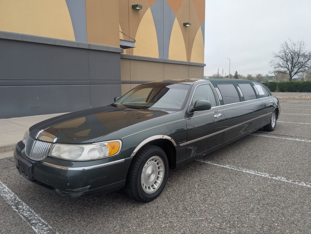 Used 1999 Lincoln Town Car Executive image 6