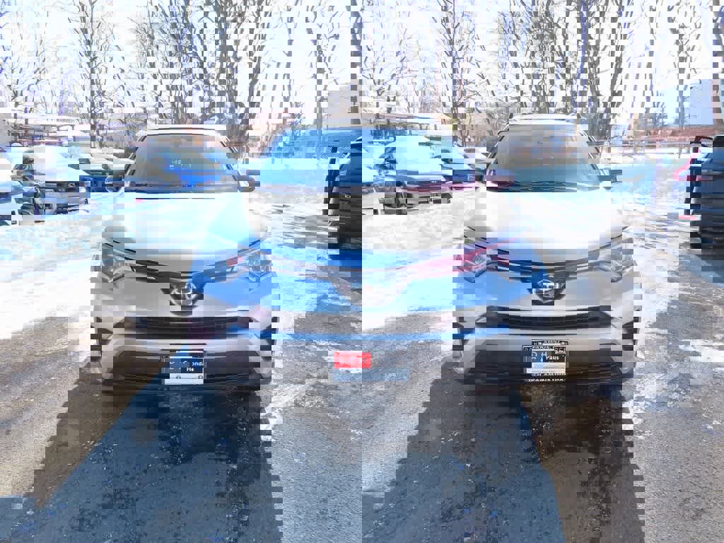 Used 2018 Toyota RAV4 LE image 6