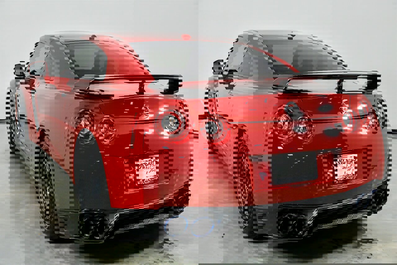 Used 2015 Nissan GT-R Black Edition image 10