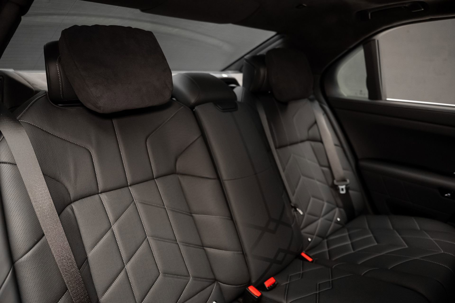 Used 2024 BMW i7 xDrive60 w/ Executive Package image 65