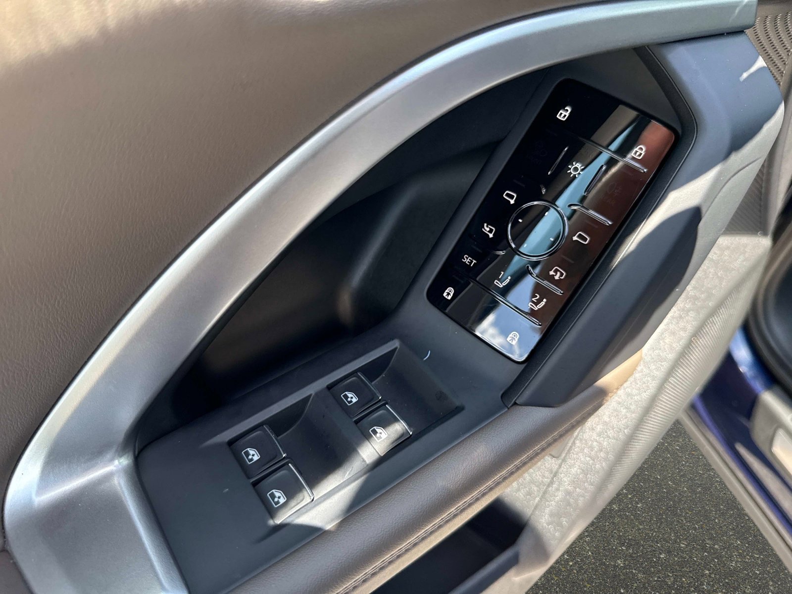 Used 2025 Audi Q5 Premium w/ Convenience Package AWD/4WD image 17