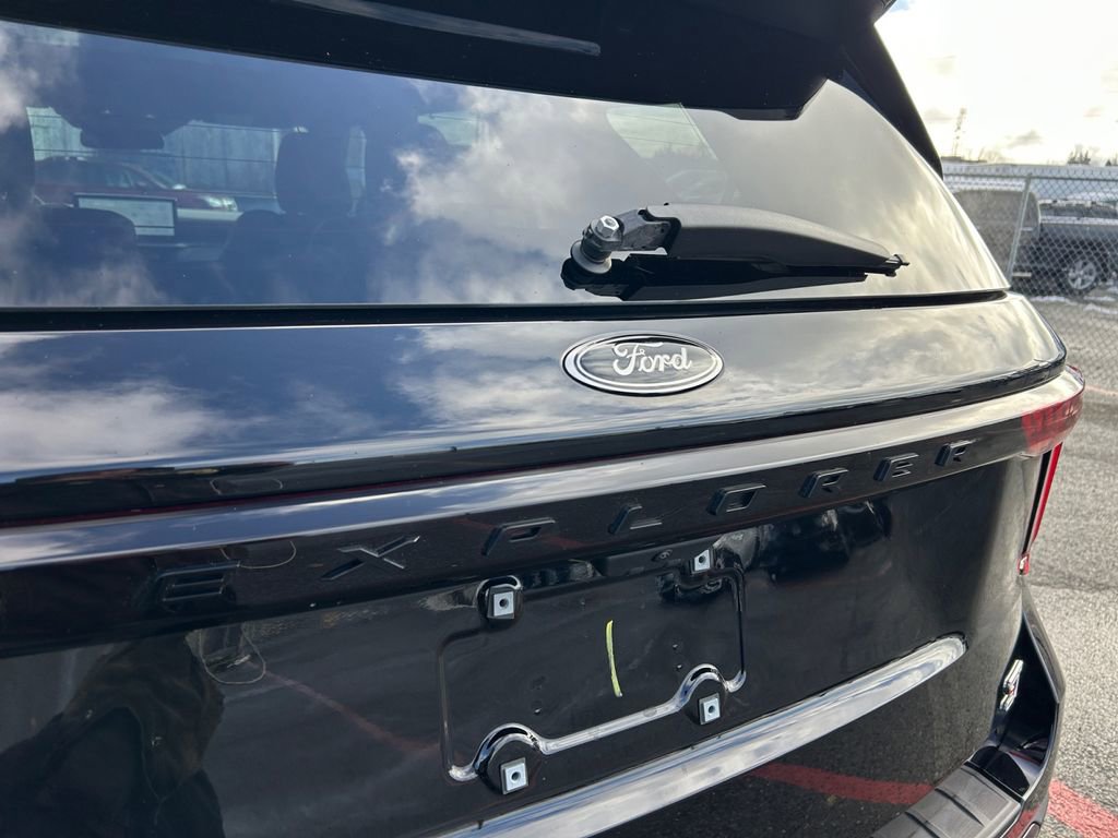 Used 2025 Ford Explorer ST AWD/4WD image 31