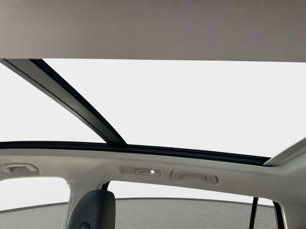 Used 2019 Volkswagen Tiguan SE w/ Panoramic Sunroof Package AWD/4WD image 17