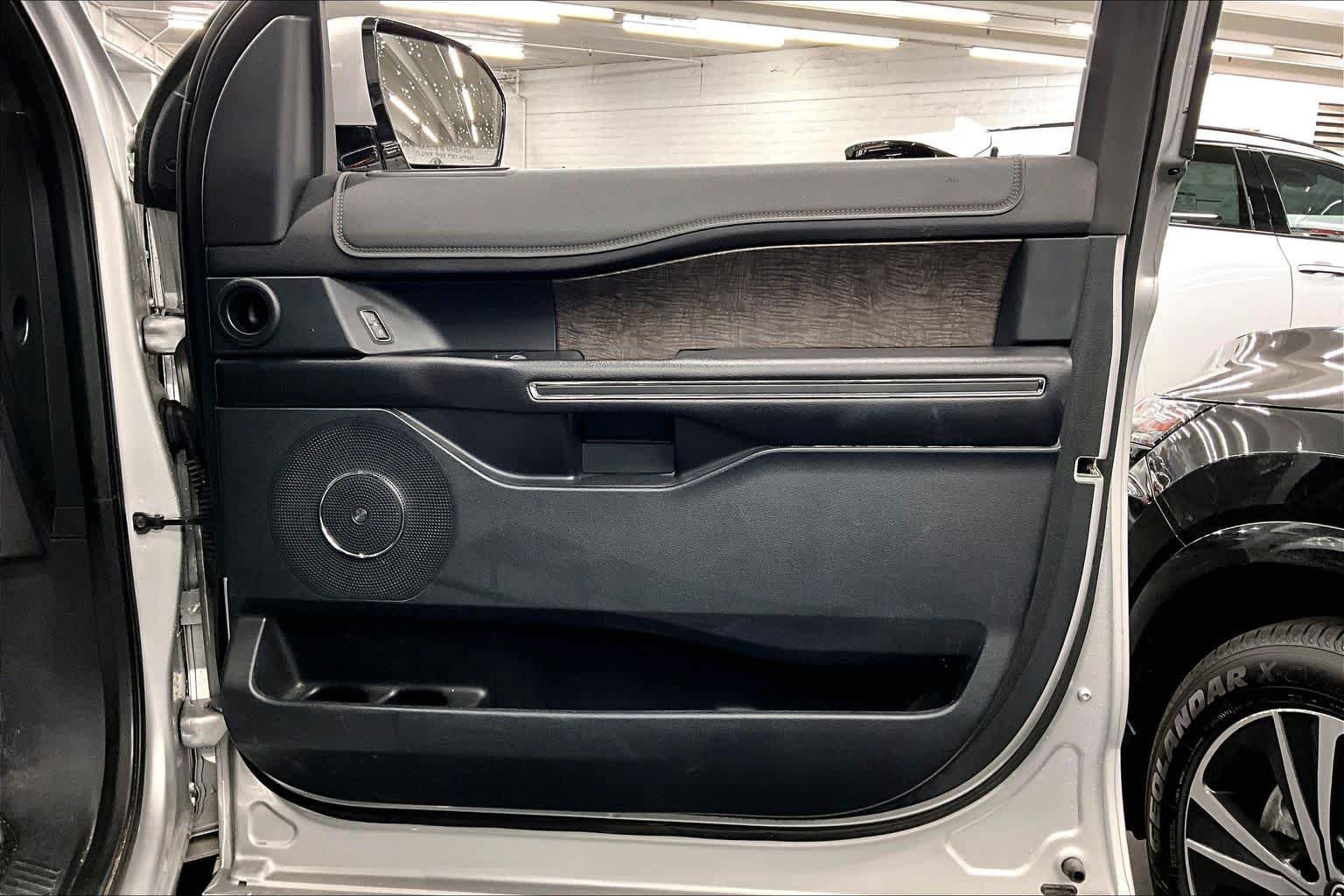 Used 2018 Ford Expedition Limited AWD/4WD image 22