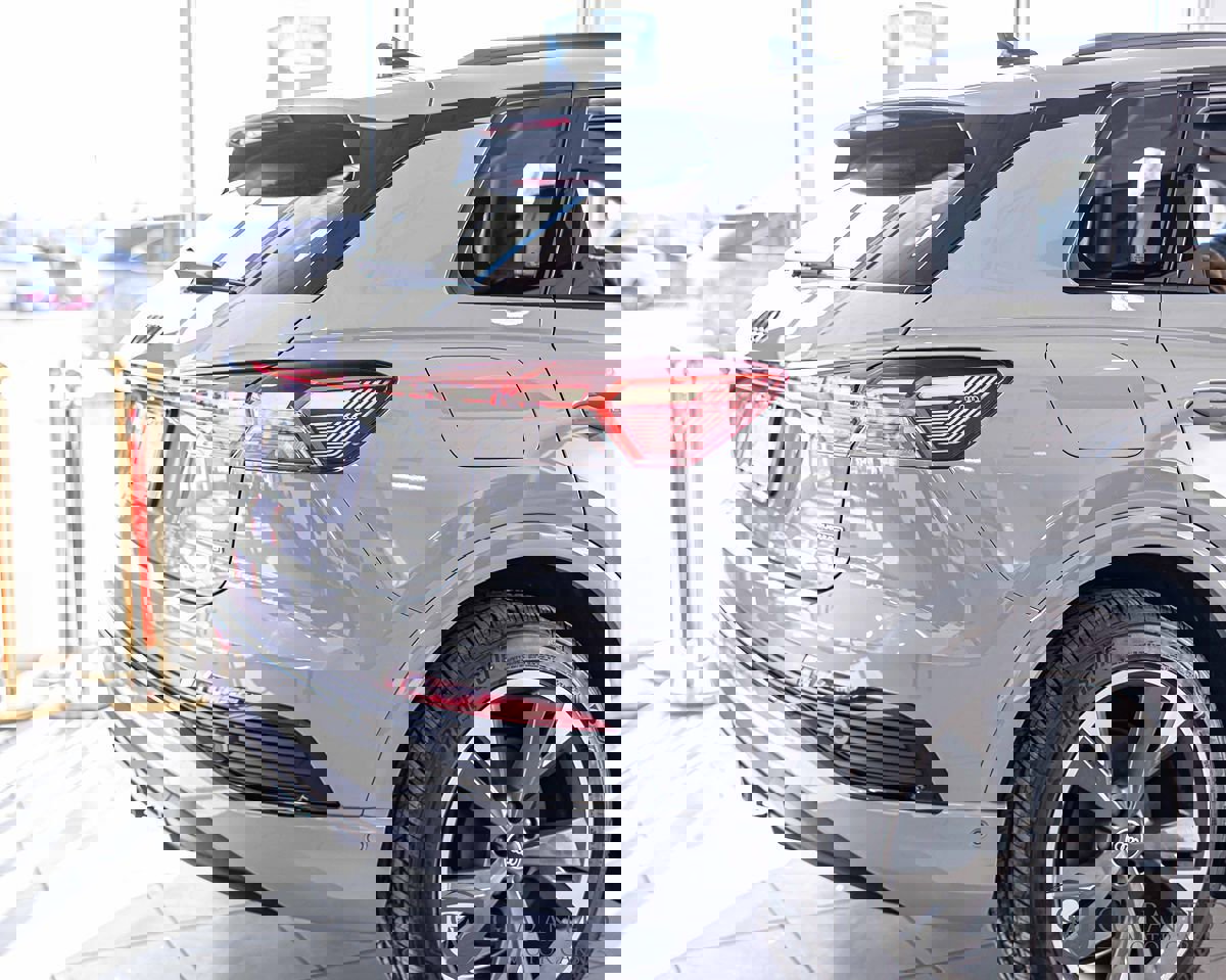 Used 2024 Audi Q4 e-tron Premium Plus w/ Premium Plus image 12