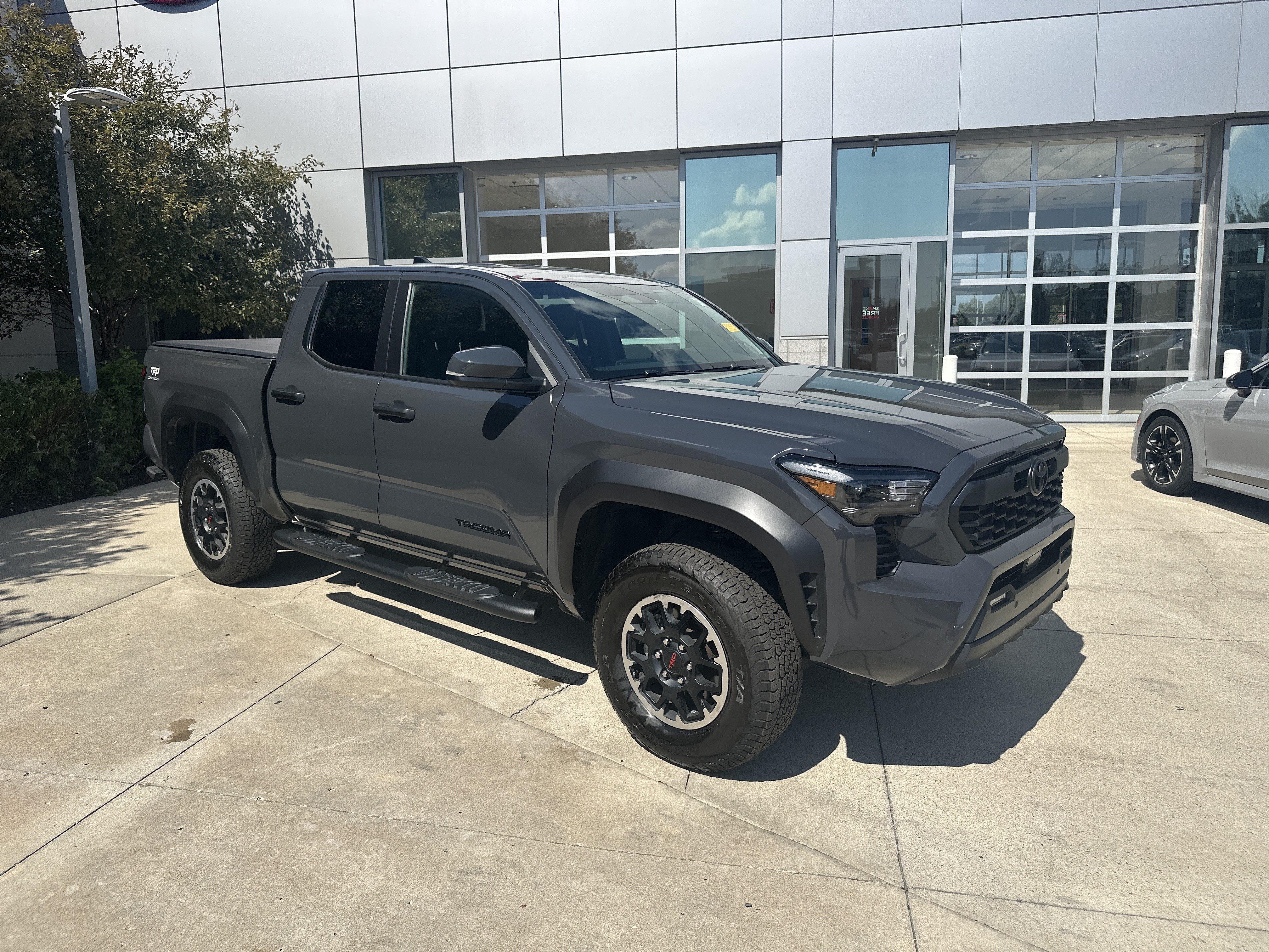 Used 2025 Toyota Tacoma TRD Off-Road w/ TRD Off Road Upgrade Package AWD/4WD image 2
