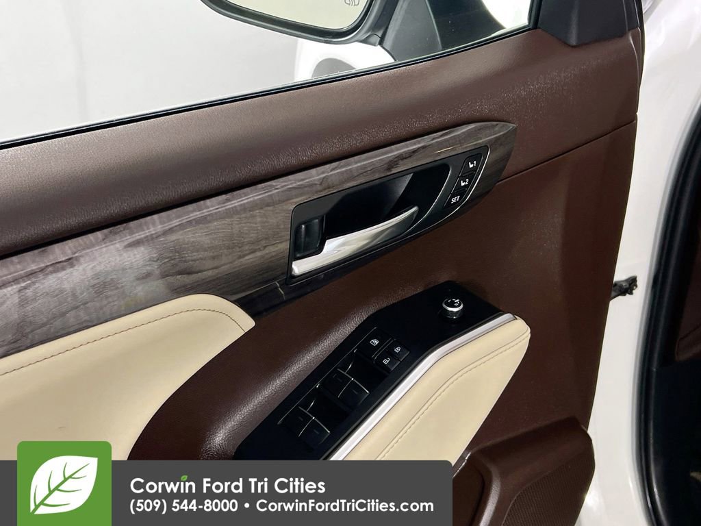 Used 2021 Toyota Highlander Limited image 11