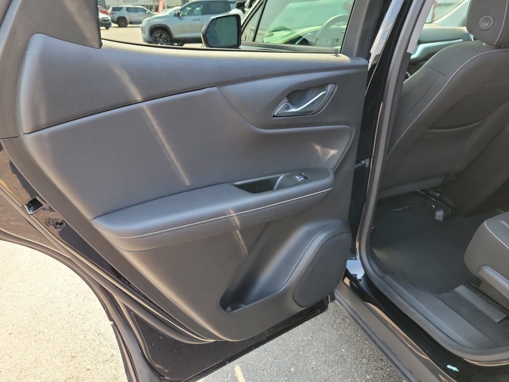 Used 2025 Chevrolet Blazer LT AWD/4WD image 16