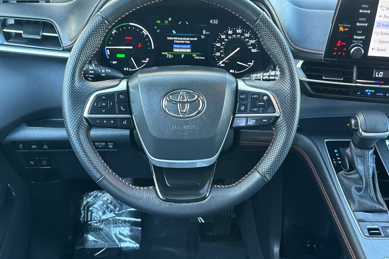 Used 2024 Toyota Sienna XSE w/ XSE Premium Package image 14