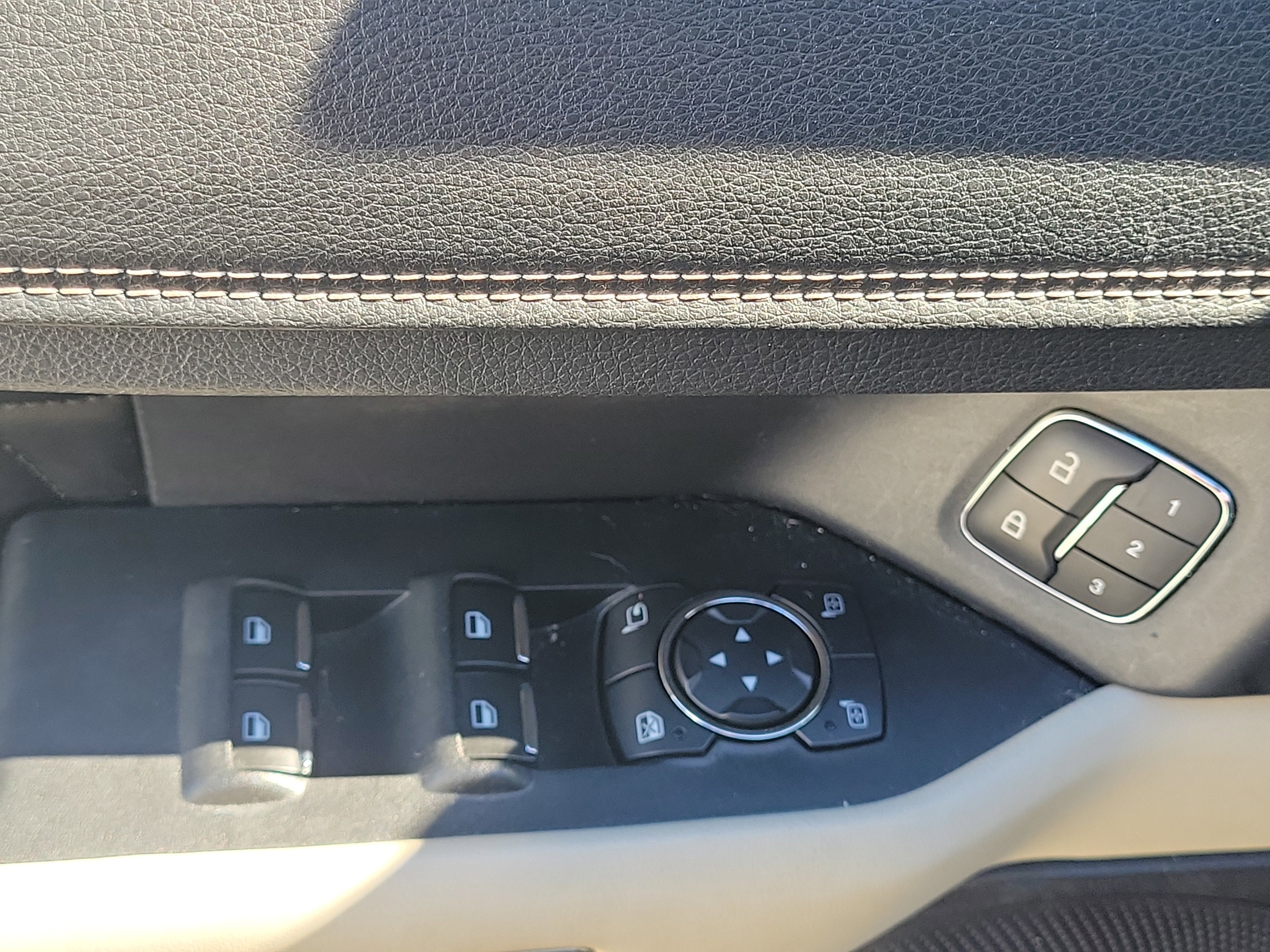 Used 2019 Ford Expedition Platinum image 17