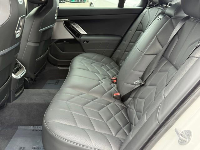 Used 2025 BMW 760i xDrive w/ Premium Package image 30