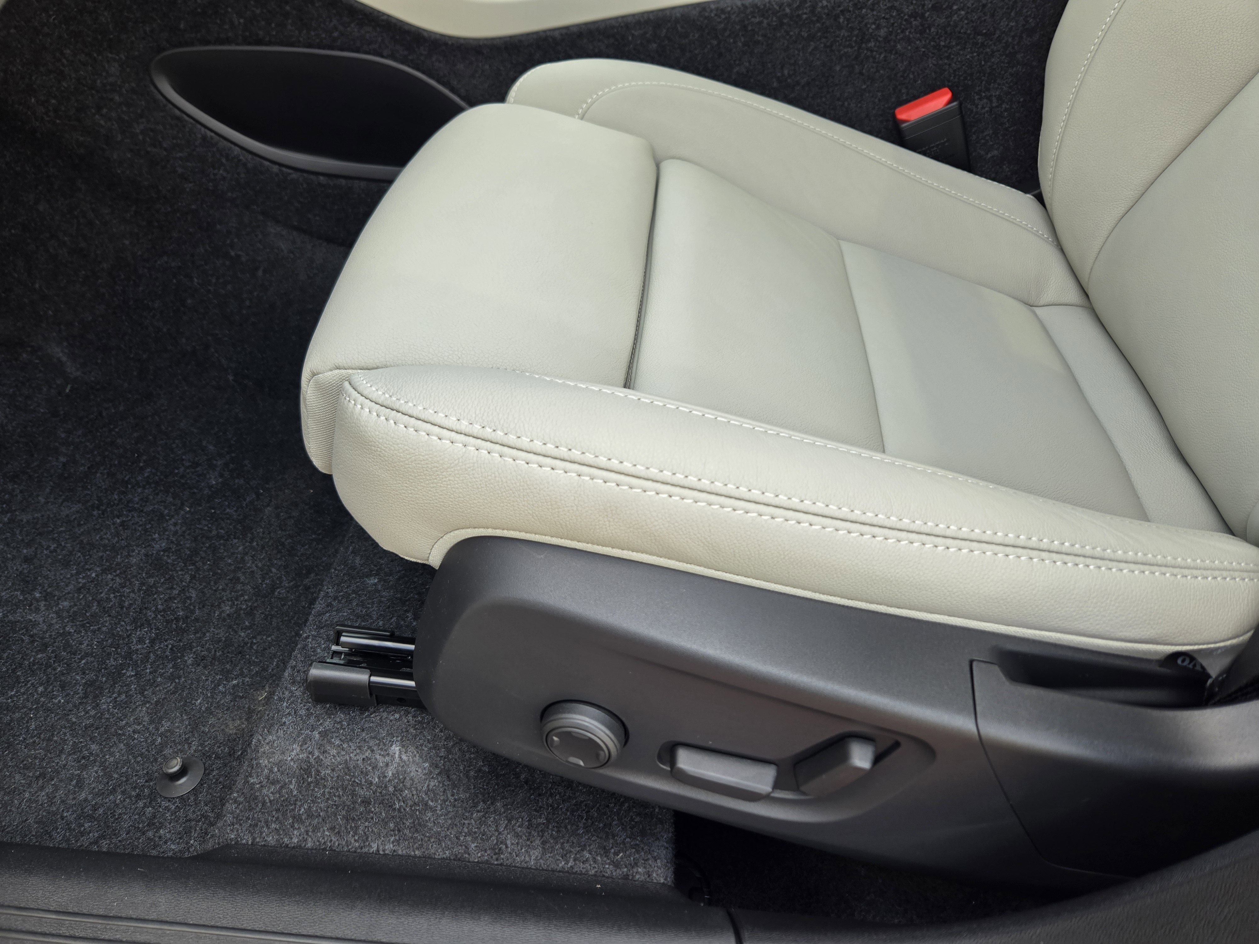 New 2026 Volvo XC40 B5 Plus w/ Protection Package Premier image 23