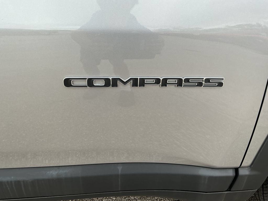 Used 2019 Jeep Compass Latitude AWD/4WD image 35