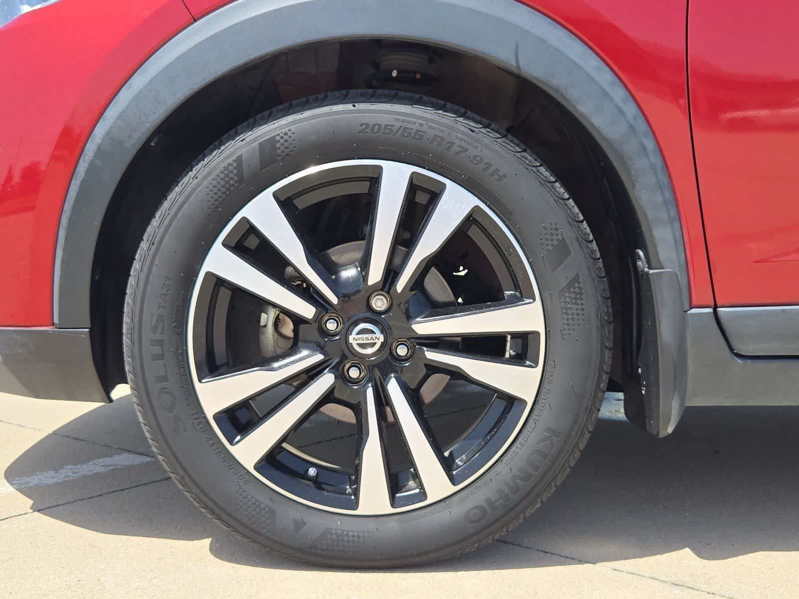 Used 2018 Nissan Kicks SR FWD image 12