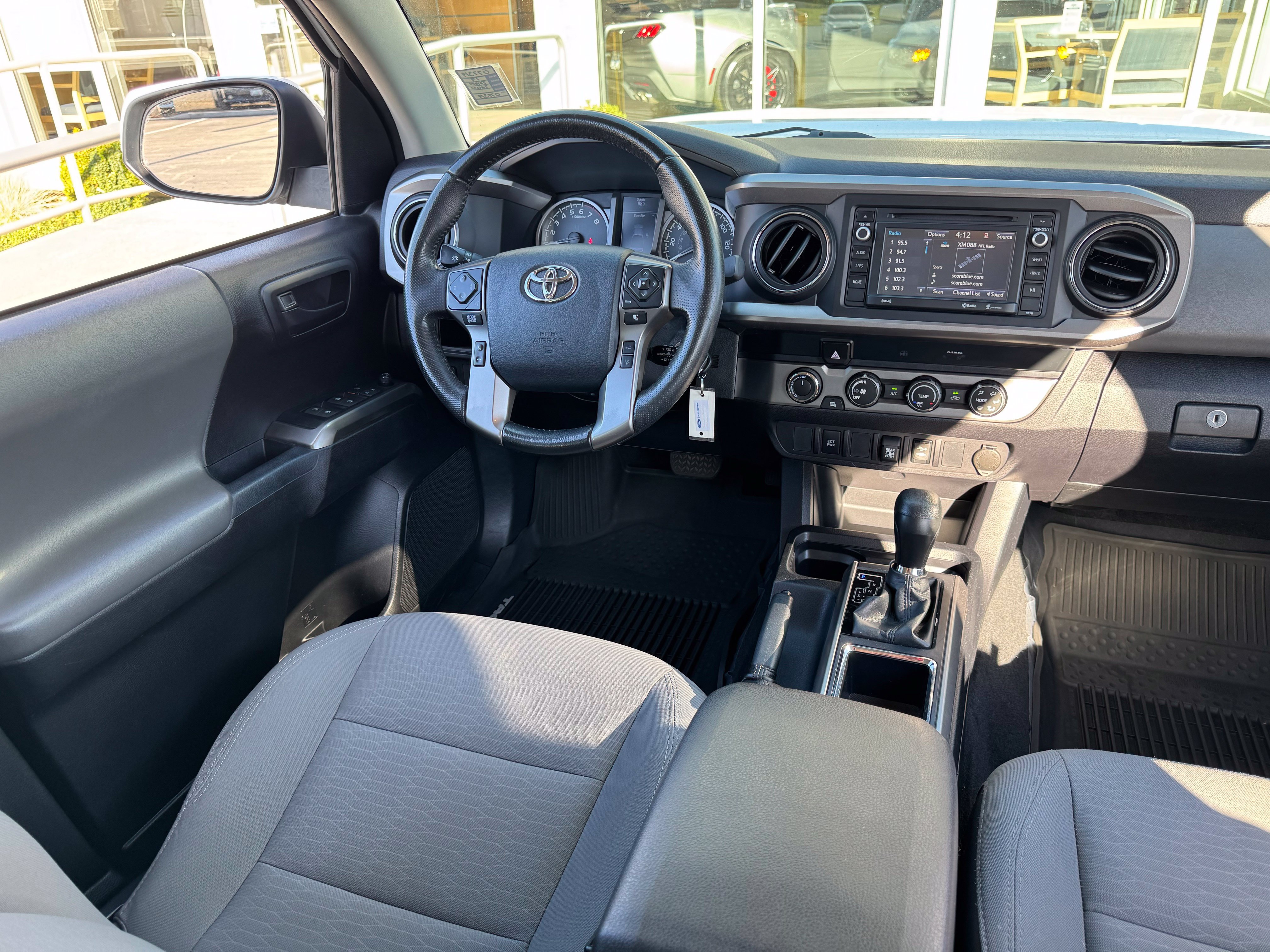 Used 2019 Toyota Tacoma SR5 AWD/4WD image 18