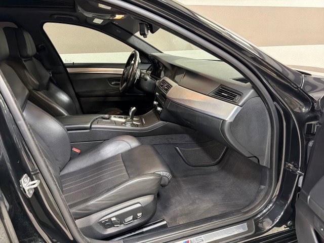 Used 2015 BMW M5 image 53
