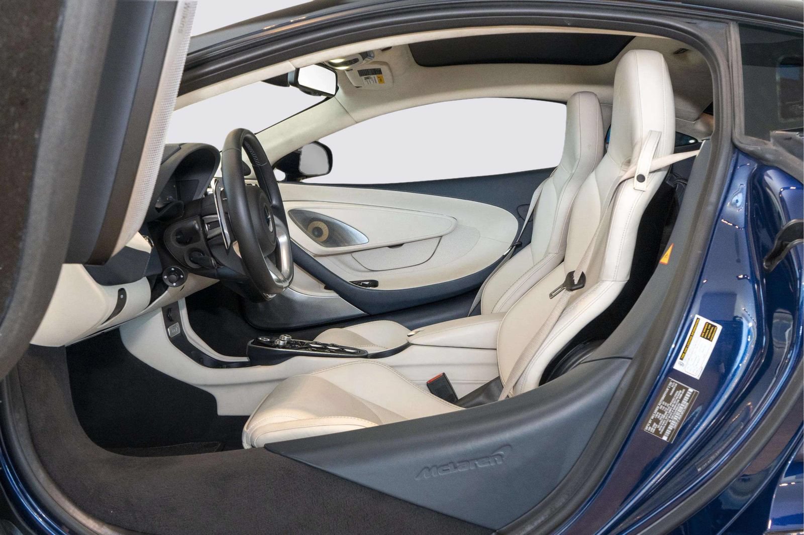 Used 2023 McLaren GT RWD image 11