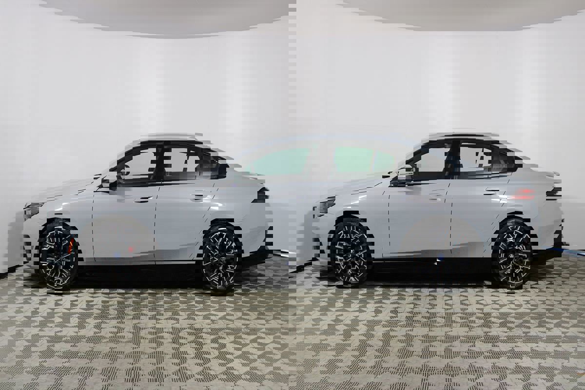 Used 2025 BMW i5 eDrive40i w/ M Sport Package image 43